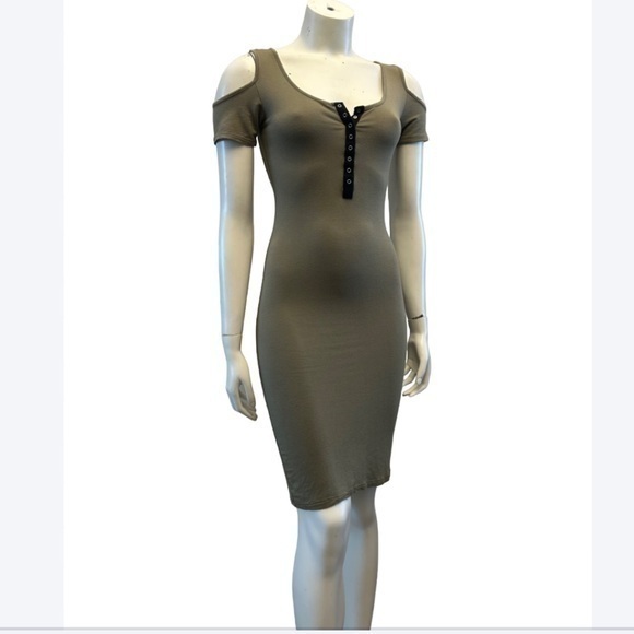 Heart & Hips Dresses & Skirts - HEART & HIPS fitted short sleeve olive green dress. Front buttons.